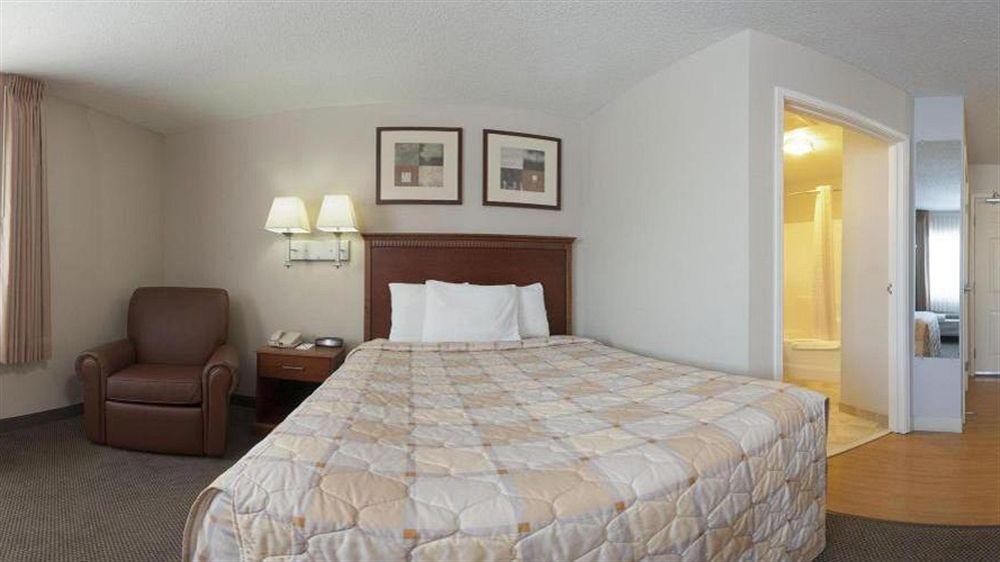 Candlewood Suites Fort Wayne - Nw By Ihg Exterior foto